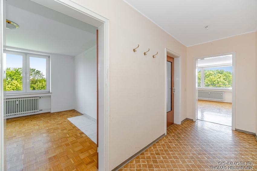 Blick in sSchlafzimmer und Wohnzimmer