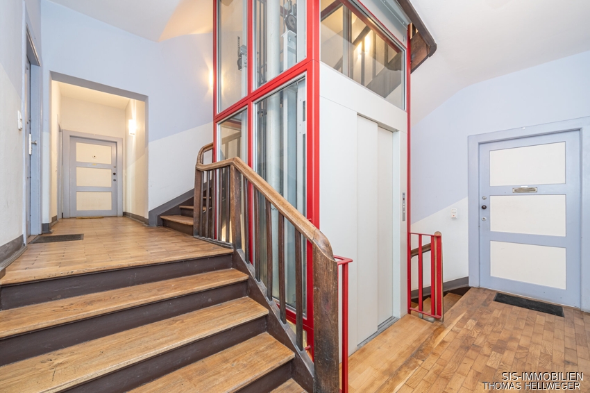 Aufzug und Flur